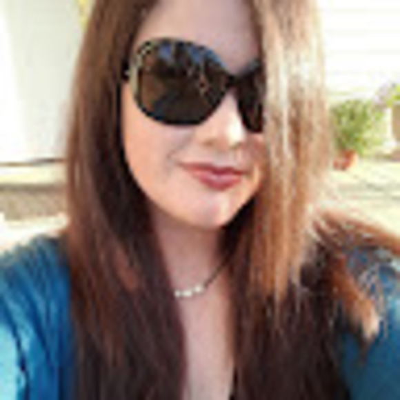 Meet your Posher, Sierra - Picture 1 of 1